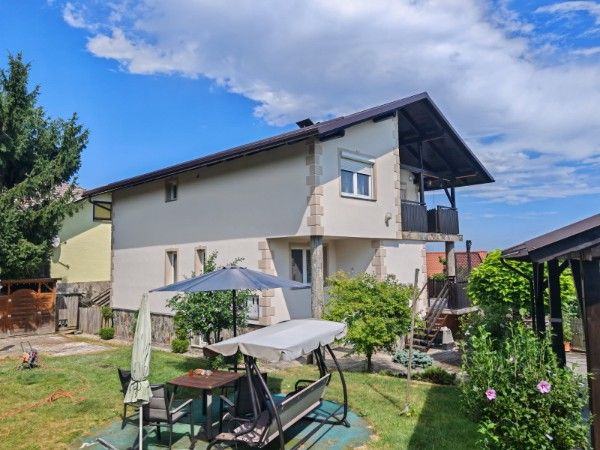 Obnovljena fasada družinske hiše